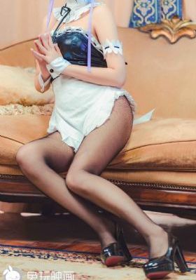 被大胸女摁住摸双乳H_HD视频大全
