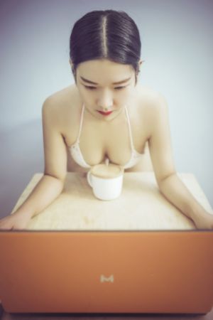 娇小口爆呑精视频_DVD日韩电影在线