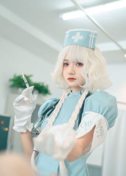 两个人室内拔萝卜打扑克的视频_超清影视在线观看