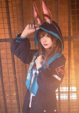 亚洲波霸中文字幕美国服务器_蓝光迅雷电影在线